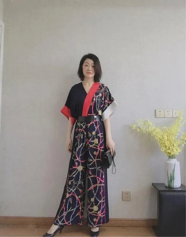 大家能否推荐下适合职场女性的服装品牌？穿上走路带风那种？