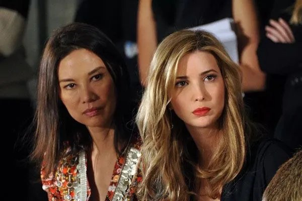 邓文迪在海滩和神秘男的照片流出，为何她离婚后反而越来越潇洒了？