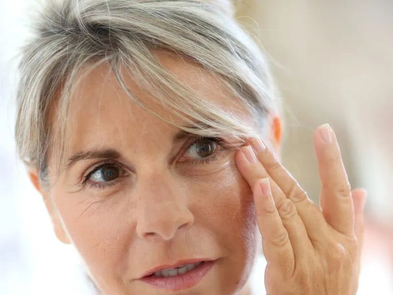 下眼袋怎么去除