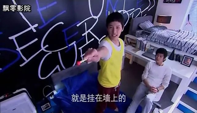 一起又看流星雨 慕容云海的卧室图片 听说有柯南的海报 求截图 ！！！！！！