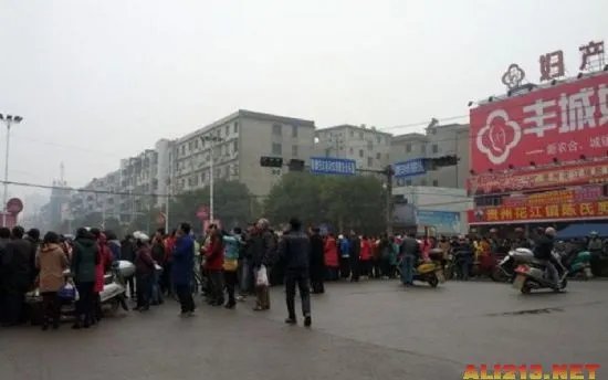 富士康江西千名工人上街游行 发生什么事了?