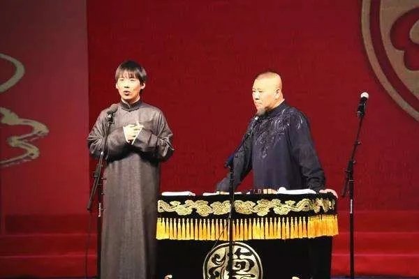 德云社演员退粉丝群,网传刘九儒频繁翻初二女生的牌子是怎么回事?