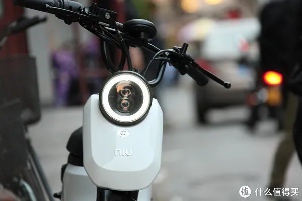 评测 篇一：新国标电动自行车实测，实力选手小牛电动US
