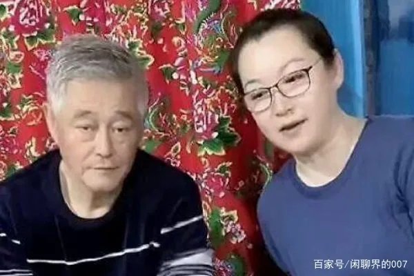 赵本山一家坐炕头直播吃饭,赵本山那么有钱,为何伙食有点差?