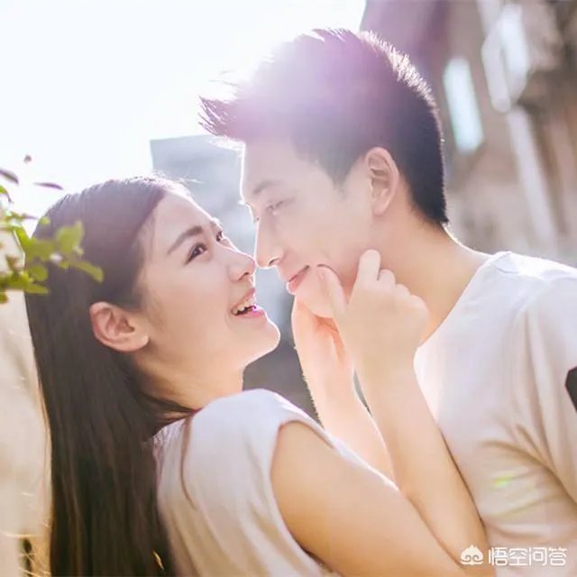 有没有这个图片的情侣头像呀？