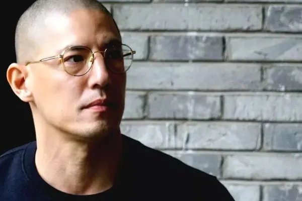 蒋友柏15年童话婚姻破灭后续，女助理上位是真是假？