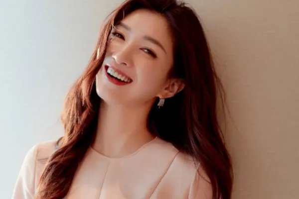 实力宠粉！江疏影空降超话道晚安，她还做过哪些宠粉举动？