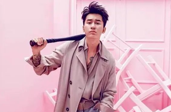 李晨分手后首现身笑容满面，会不会让网友觉得他无情？