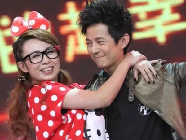 马丽获奖后，何炅却哭了！他们二人此前有过哪些合作？