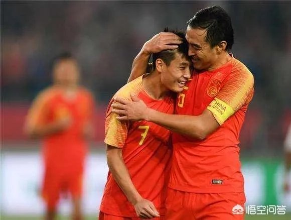 冯潇霆被恒大下放至预备队后，众多体坛大佬纷纷为其鸣不平，这种抱团方式你怎么看？