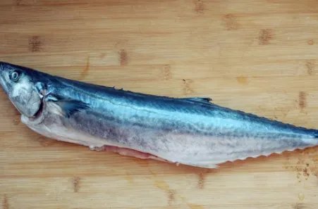 别人给的白洋淀的熏鱼，怎么吃啊直接吃吗