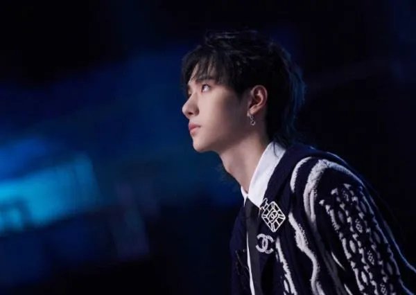 私生饭把王一博手机号泄露传播,如无交易行为,该如何追究责任?