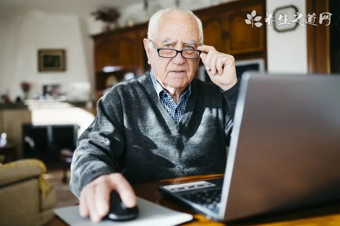 哑铃肱三头肌锻炼方法有哪些