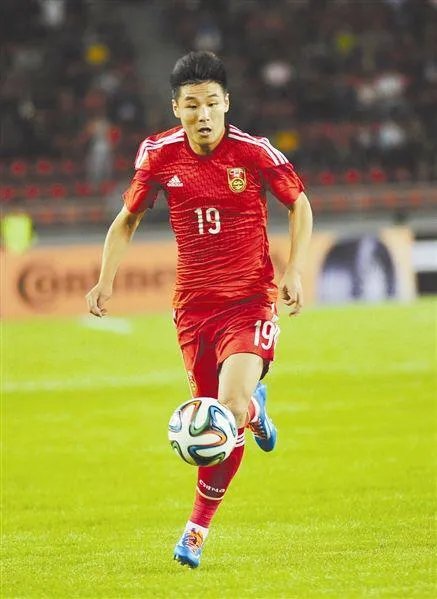 为什么武磊打不进关键的单刀球呢？