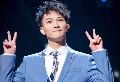 周深为保护嗓子,不吃土豆丝、米饭剪掉两头尖,和郭德纲有啥关系?