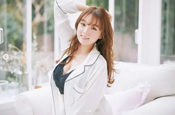 性感倍增！日本头灯女星篠崎爱重返美图：体香四溢！