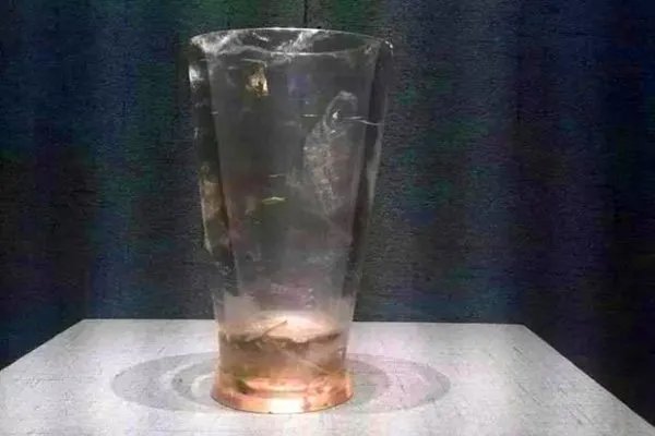 战国水晶杯是真还是假，难道是穿越过去的宝贝吗？