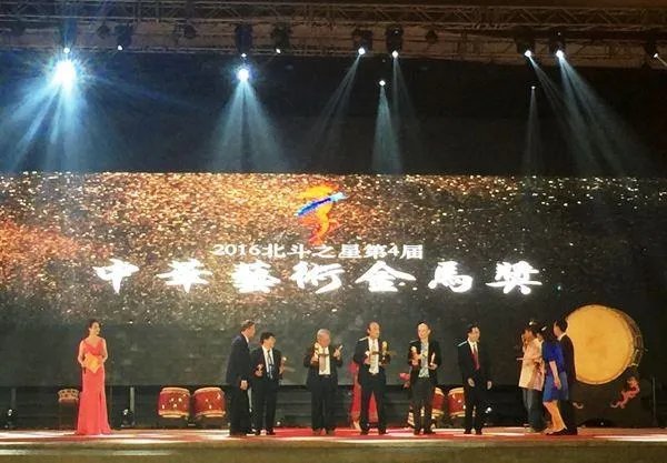 2019年金马奖颁奖仪式并没有设立主持人，这究竟是为何呢？