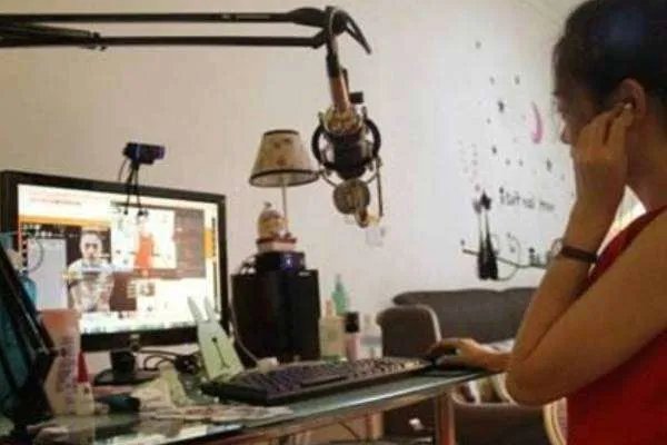 主播吃壁虎身亡，为什么现在那么多人，为了走红不管不顾？