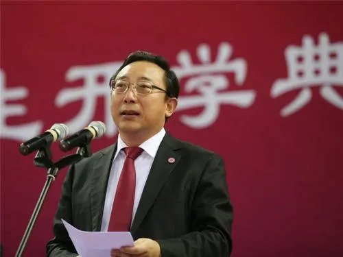 南开大学校长论文多出存在误用,这种行为该不该严惩?