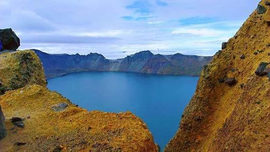 长白山天池出现不明物体，是真有水怪还是有人炒作？