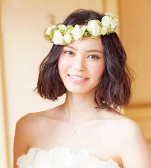 圆脸婚纱照新娘发型2017款 圆脸新娘发型打造要点