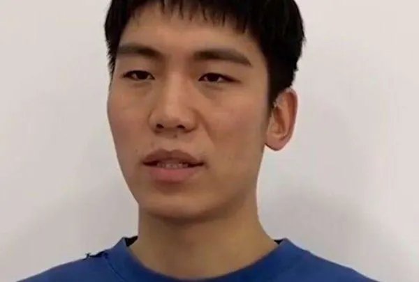 10秒KO两男子当事人出面道歉?他算是正当防卫还是故意伤人?