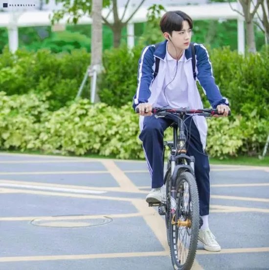 赖冠霖赵今麦校服照曝光 初恋那件小事什么时候播