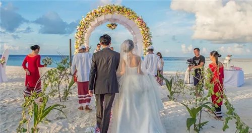 创意婚礼主持词开场白大全 结婚主持人讲话要注意什么