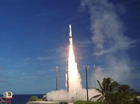 中国成功进行陆基中段反导拦截技术试验，什么是行陆基中段反导拦截？