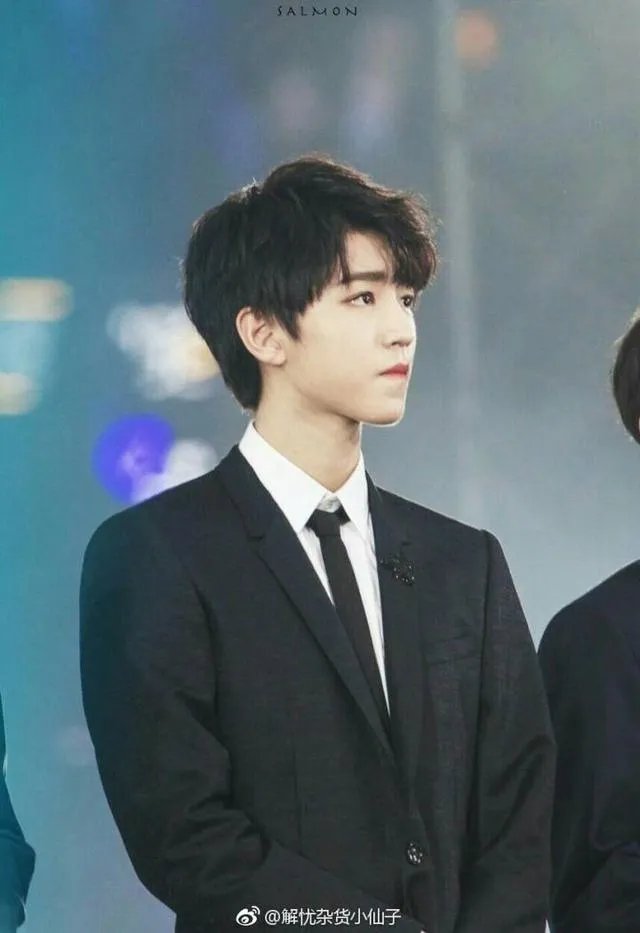 王俊凯军训照曝光，镜头中王俊凯大学会有真友谊吗？