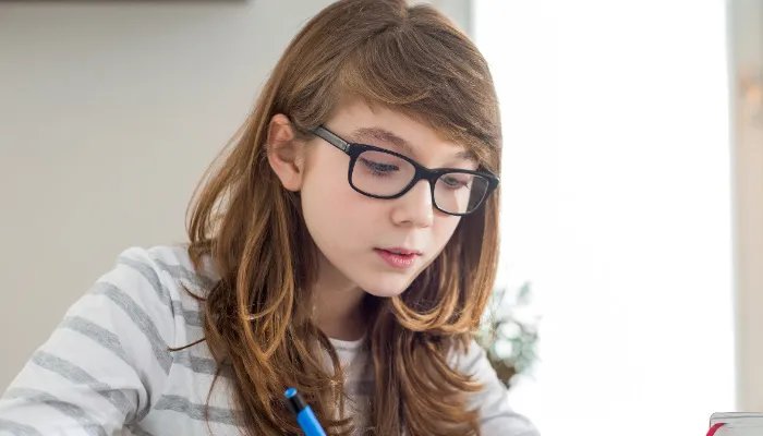 适合圆脸女生的发型 圆形脸适合什么发型女