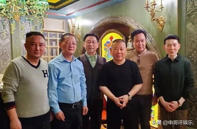 德云社郭德纲晒聚会照片,京剧界名家都来捧场,谁还敢说他业余?
