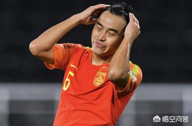 冯潇霆被恒大下放至预备队后，众多体坛大佬纷纷为其鸣不平，这种抱团方式你怎么看？