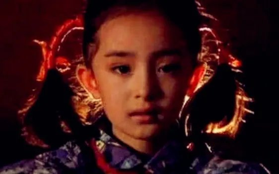 小糯米正面照疯传，五官精致的她更像谁？