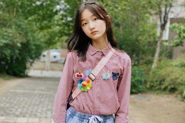 代表称年轻偶像不要迷失自我，年轻偶像指的是哪些人？