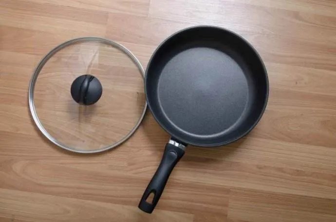 为啥现在大家都爱用平底锅炒菜,是因为流行吗?