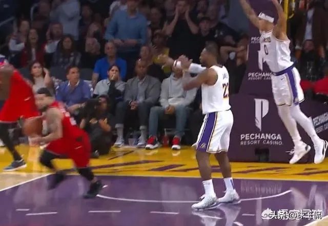 湖人关键追分时刻明显被猛龙打手犯规，为什么湖人不申请挑战裁判的吹罚？你怎么看？