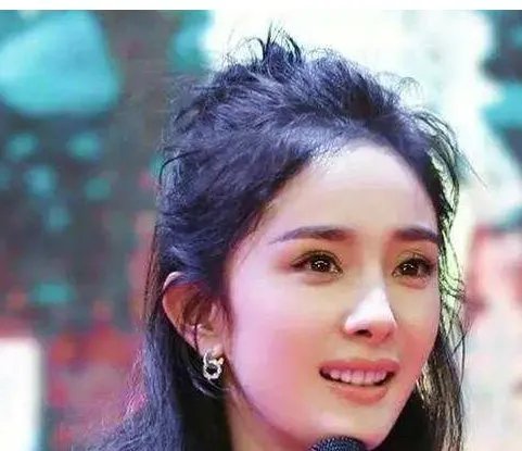 杨幂发际线回归是怎么回事？