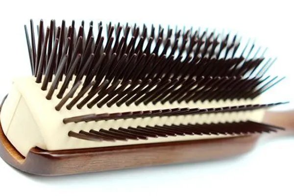 梳子如何选择 选对正确梳子才能护理好发型