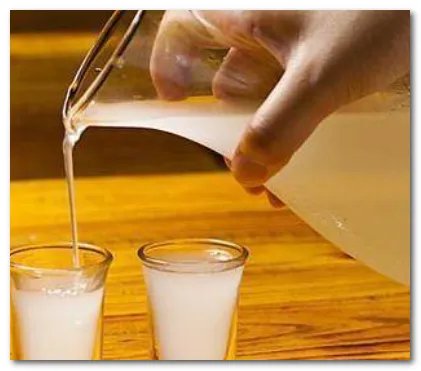 男子喝下大量白酒后又喝碳酸饮料险丧命，为什么还有人去冒险？