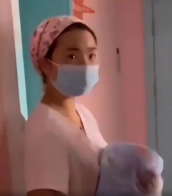 贵州毕节一家属说不出产妇全名，护士拒绝给娃引发网友热议，护士做的对吗？