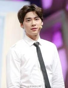 国内外有哪些明星秃头了依然很帅的？