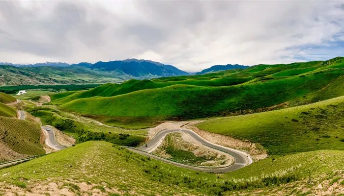 蜀道难,难于上青天指的是哪里