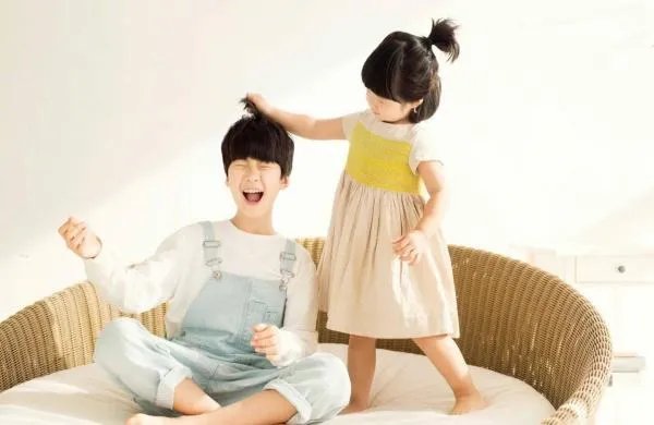 张亮官宣与寇静离婚，他们的孩子天天会跟随哪一方呢？