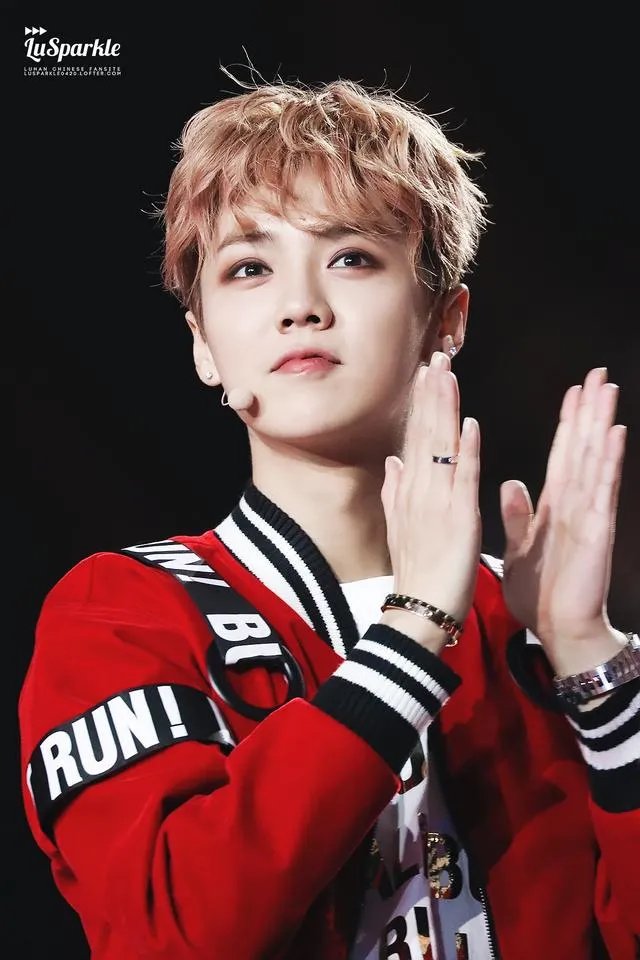 鹿晗这套衣服是什么录节目穿的？