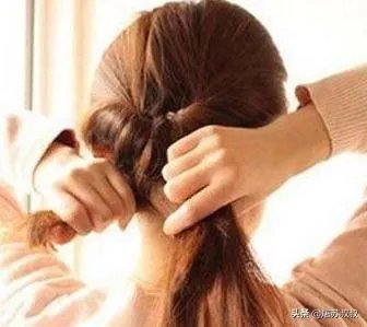 中长发怎么扎好看，简单编发盘发图解？