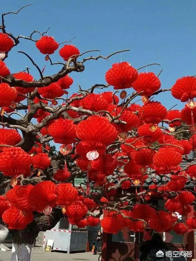 何满贵出：火丁竹龙门市。求三字组成一句话。(上系拆字，难也不难，易也不易)？