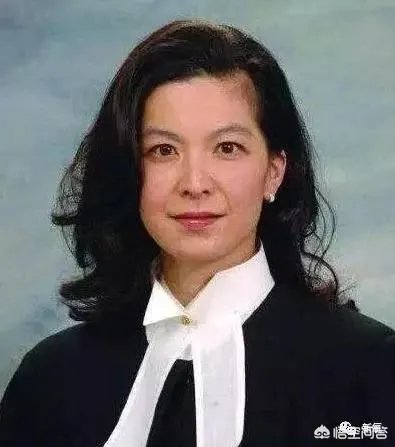 梁洛施前夫壕掷一亿为小26岁新欢买房，她是谁？