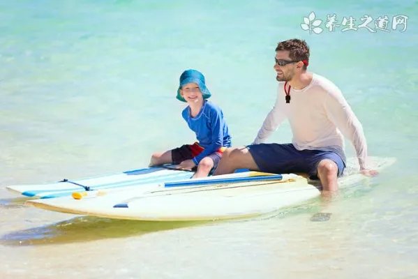 皮肤晒黑抹什么护肤品 全身美白要这样